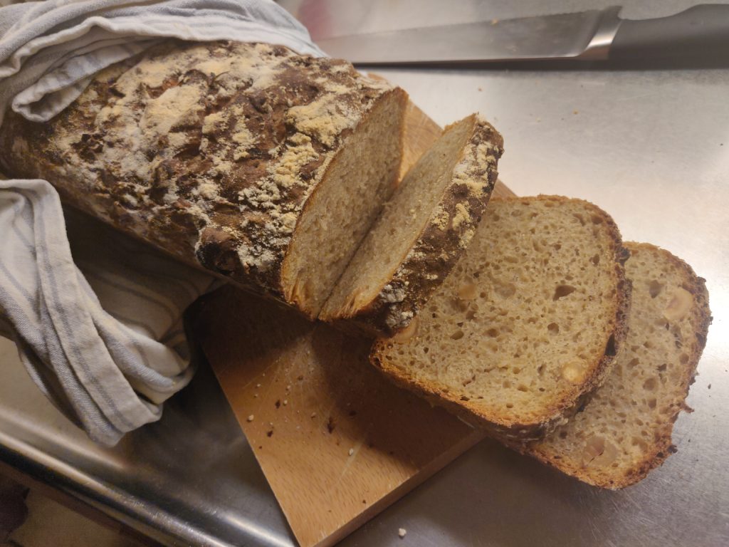 Hasselnöts och äppelbröd